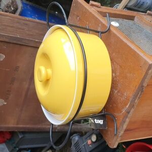 LAST CHANCE Vintage retro style yellow round bake and serve piece